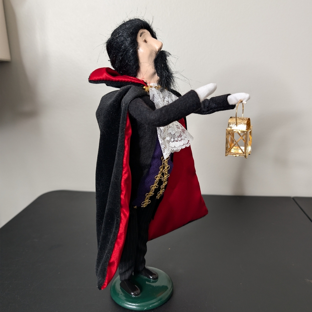 Buyers' Choice Count Dracula Caroler Figurine With Lantern - Picture 5 of 8